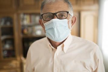 Elderly man wearing a mask